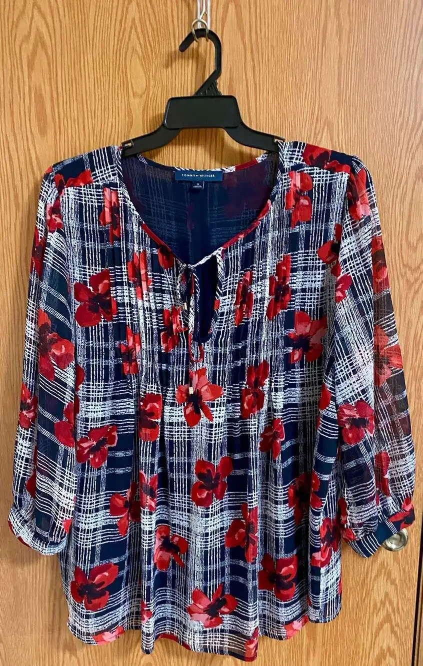 Tommy Hilfiger Women's Plus Size 1X Red Floral Plaid Tie Neck Chiffon Blouse